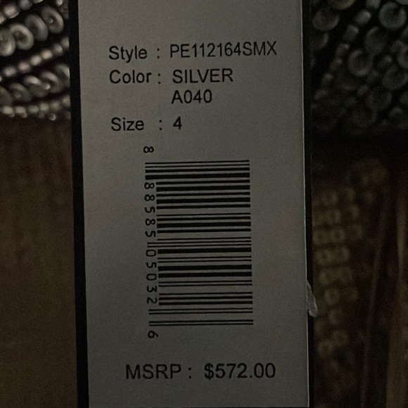 Gorgeous sequined and beaded dress. This is a show stopper. - Picture 5 of 5